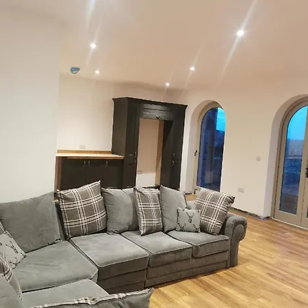 Brand New Barn Conversion Sleeping 6 *